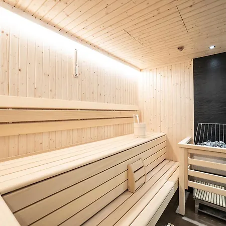 In Near Lifts, Cleaning Included Chalet
